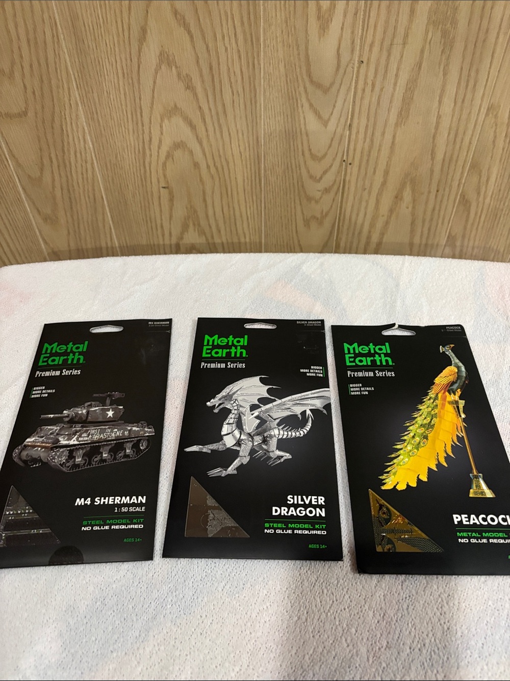 Metal earth  steel model kits M4 Sherman  silver dragon  peacock